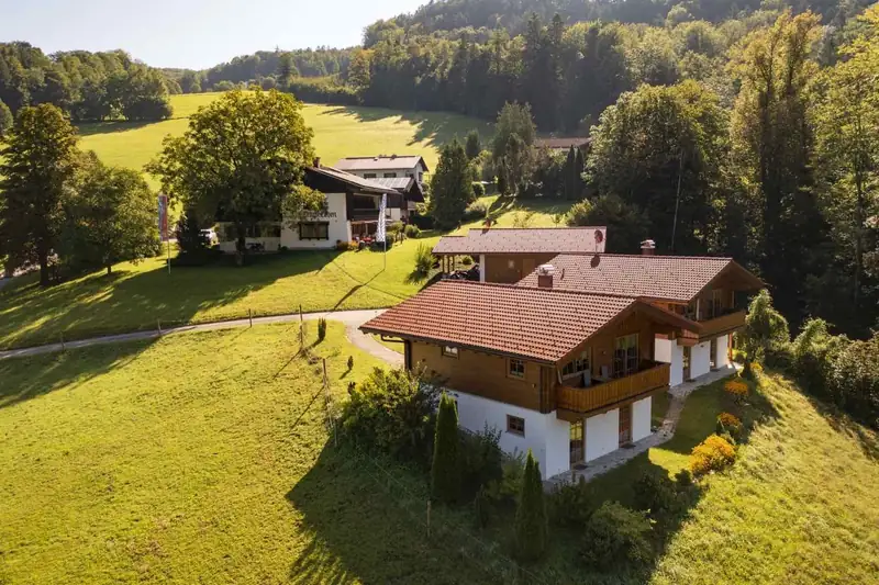 Das Lampllehen mit Garten und Berglandschaft