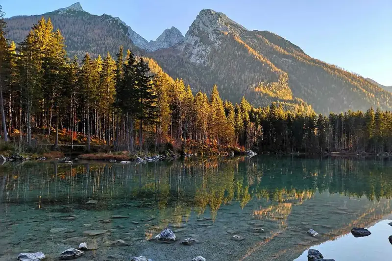 Der Hintersee bei Ramsau im Herbst